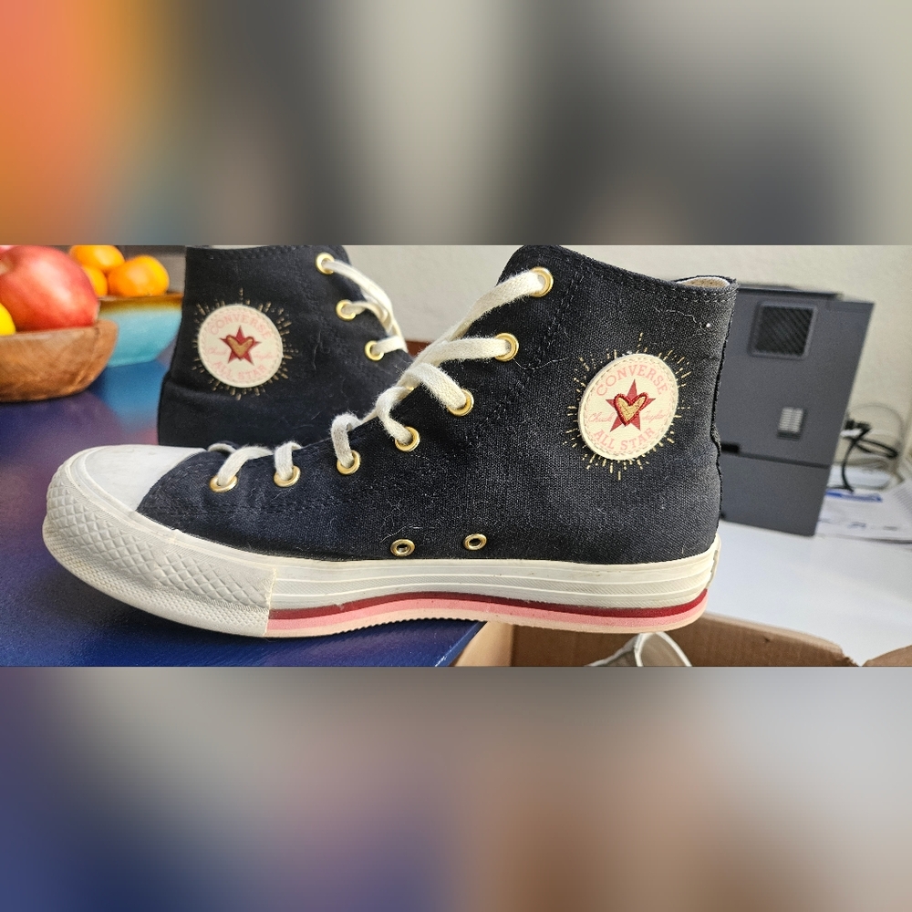 Converse Womens CTAS  Hi  Top Sneaker Size 7 Black Good Condition